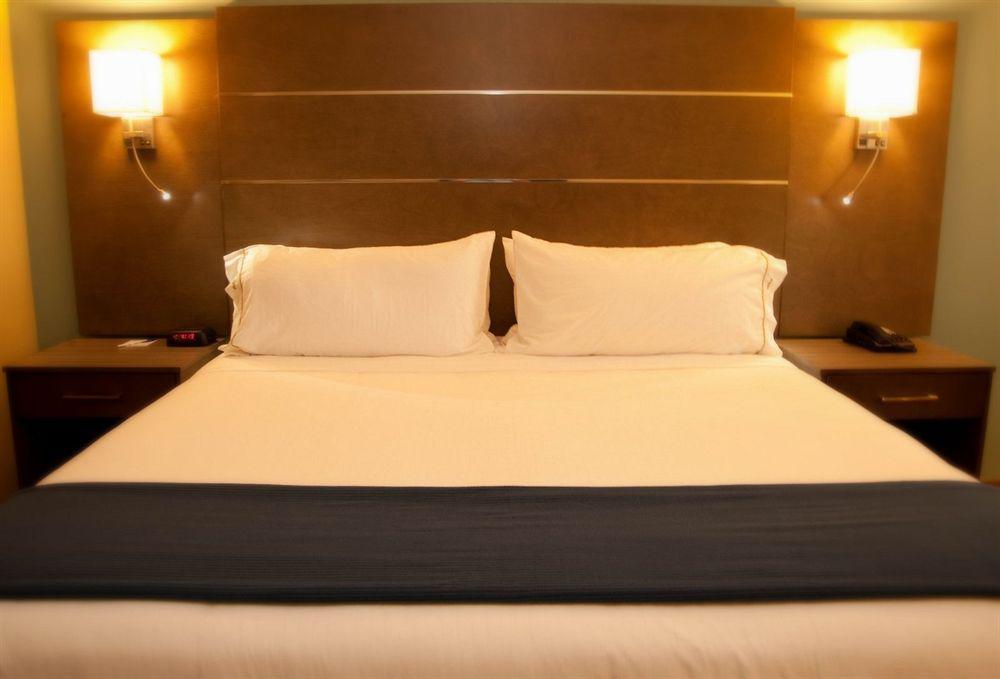 Holiday Inn Express&Suites Schulenburg, an IHG Hotel Exterior foto